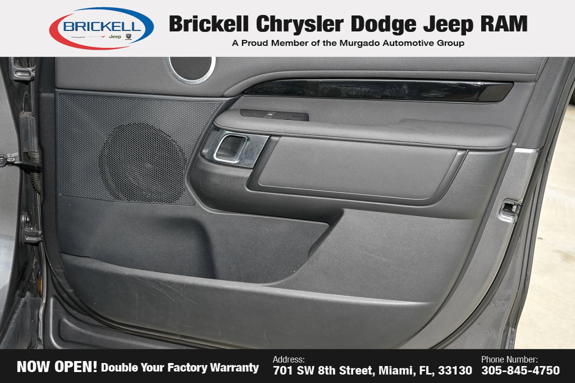 Used 2019 Land Rover Discovery SE AWD/4WD image 13