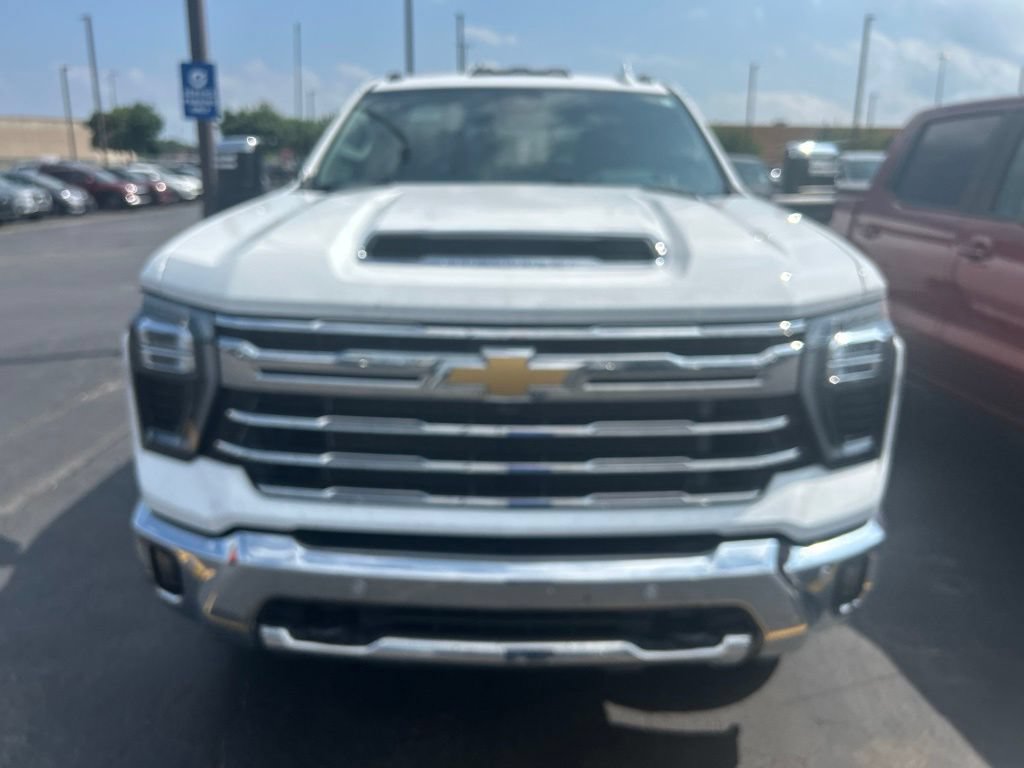 Used 2024 Chevrolet Silverado 3500 LTZ w/ LTZ Plus Package AWD/4WD image 2