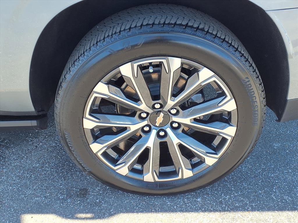 Used 2025 Chevrolet Suburban High Country image 25