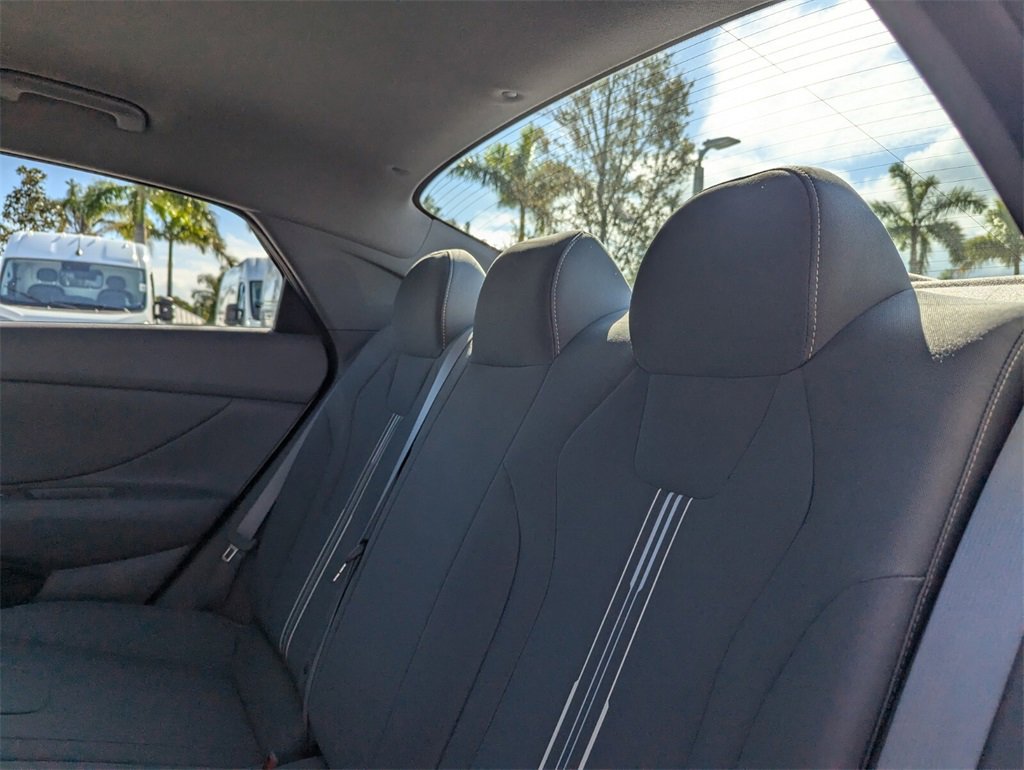 Used 2021 Hyundai Elantra SEL w/ Convenience Package image 16