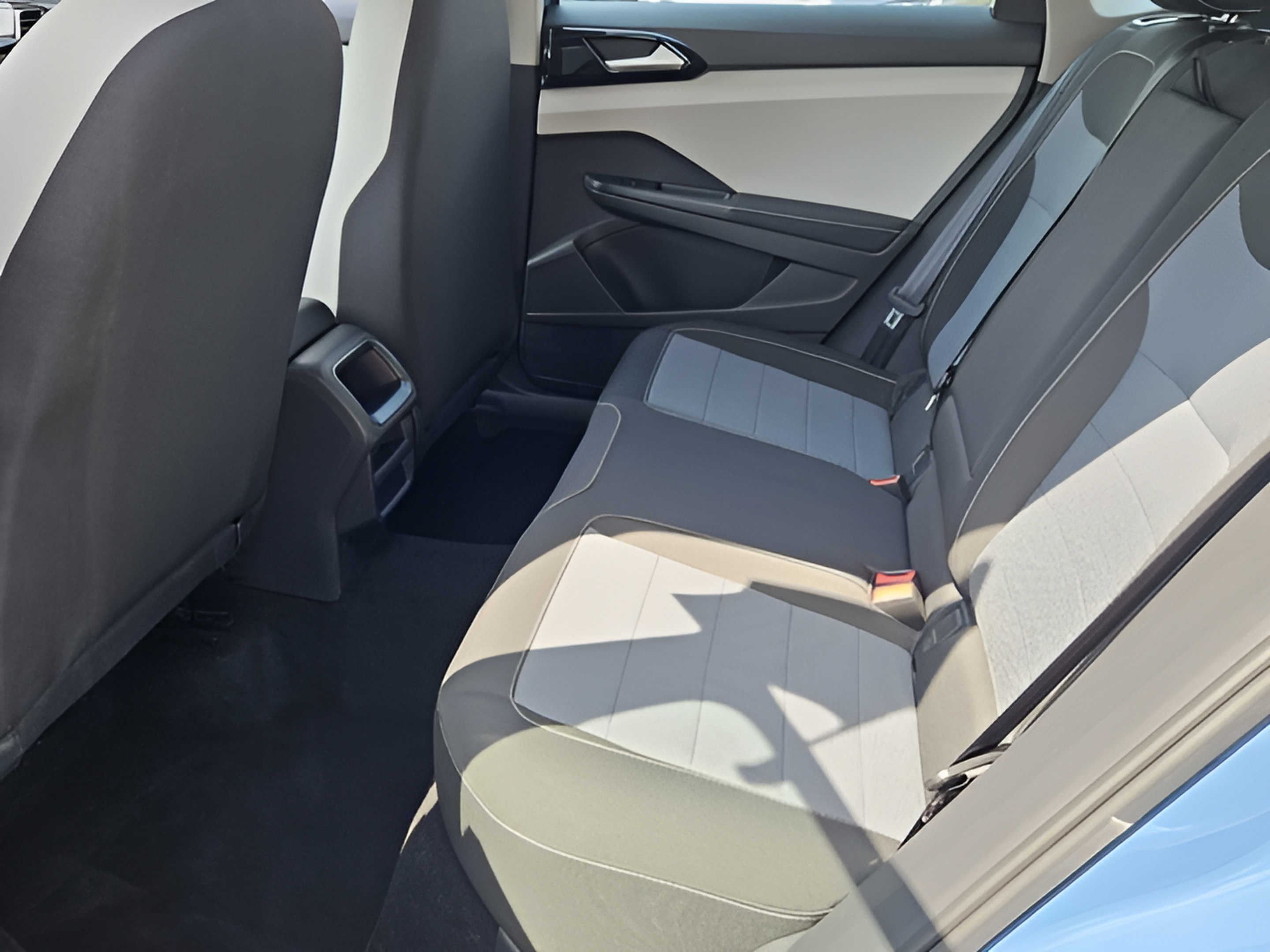 Used 2025 Volkswagen Taos S FWD image 9
