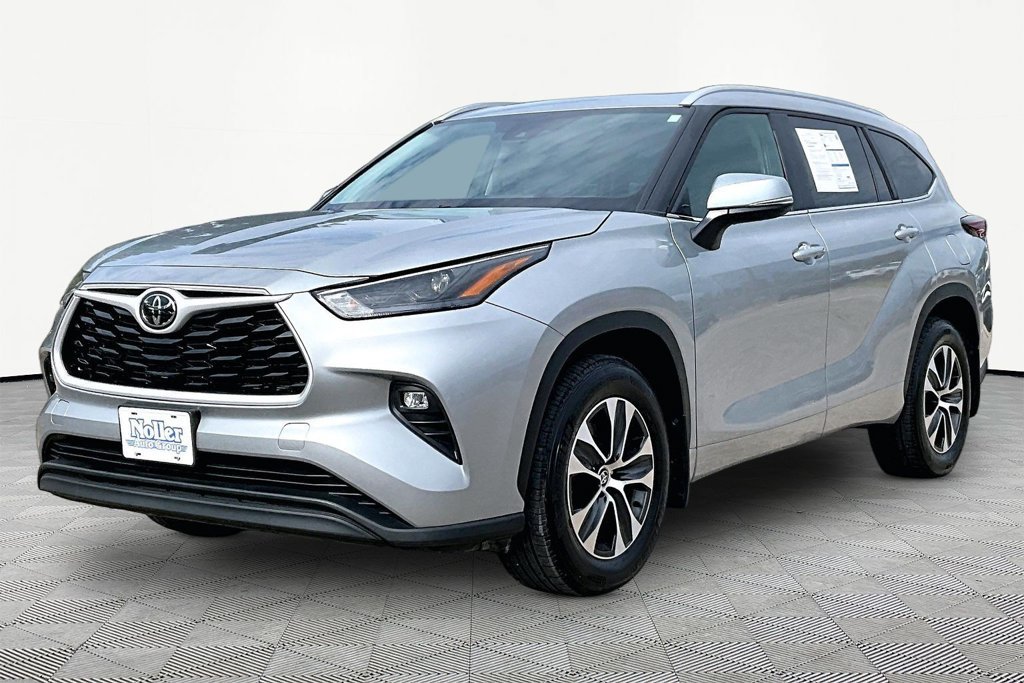 Used 2025 Toyota Highlander XLE AWD/4WD image 1