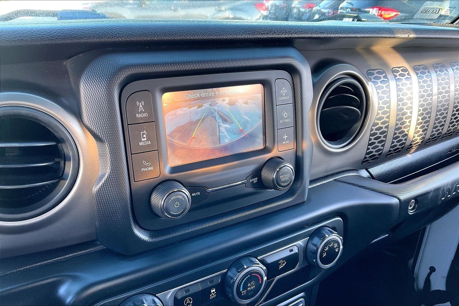 Used 2018 Jeep Wrangler Unlimited Sport image 22