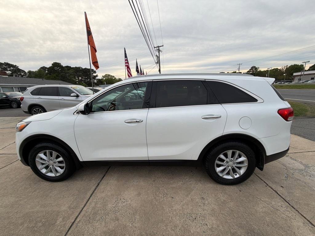 Used 2017 Kia Sorento LX w/ LX Convenience Package image 14
