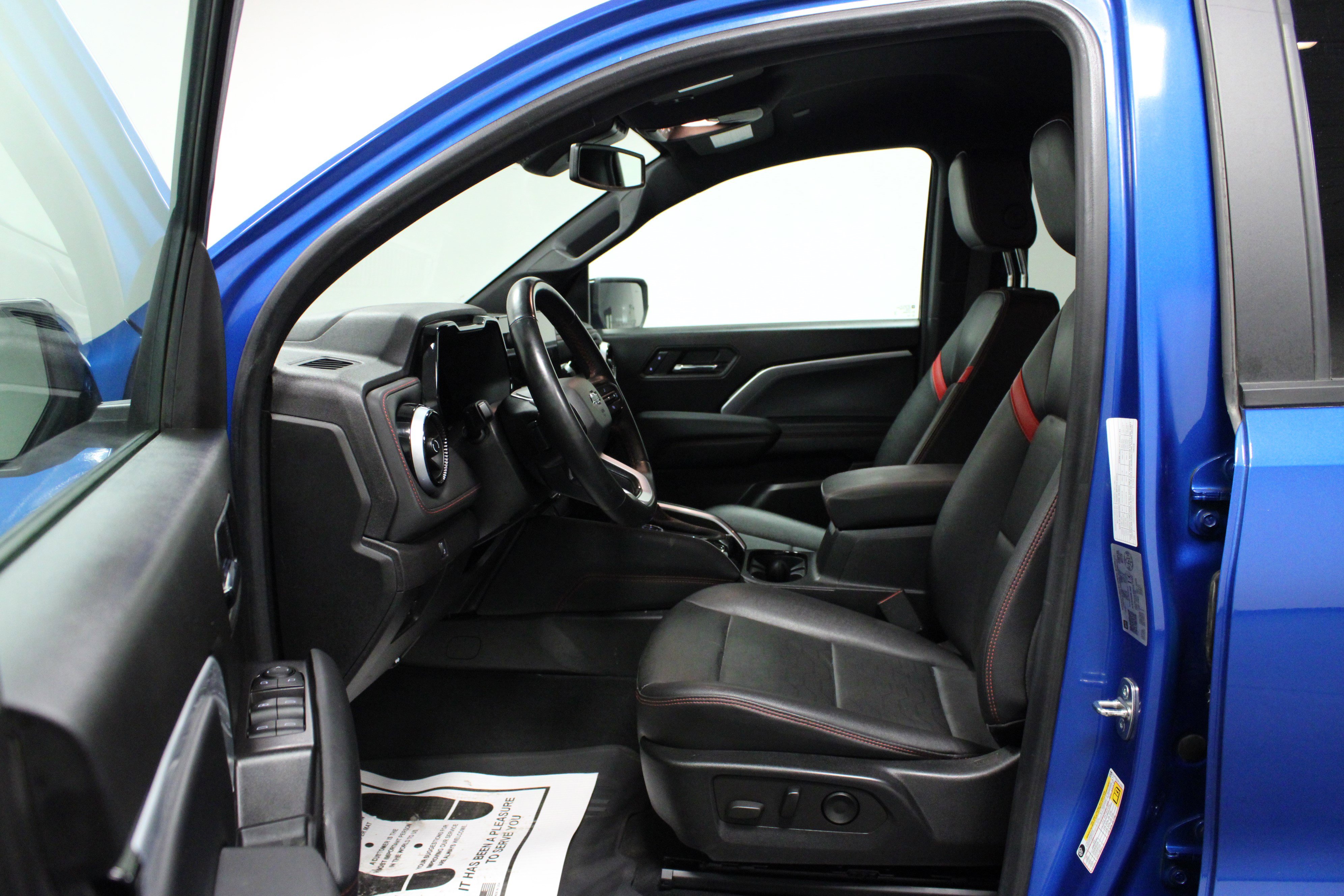 Used 2023 Chevrolet Colorado Z71 w/ Z71 Convenience Package 2 image 12