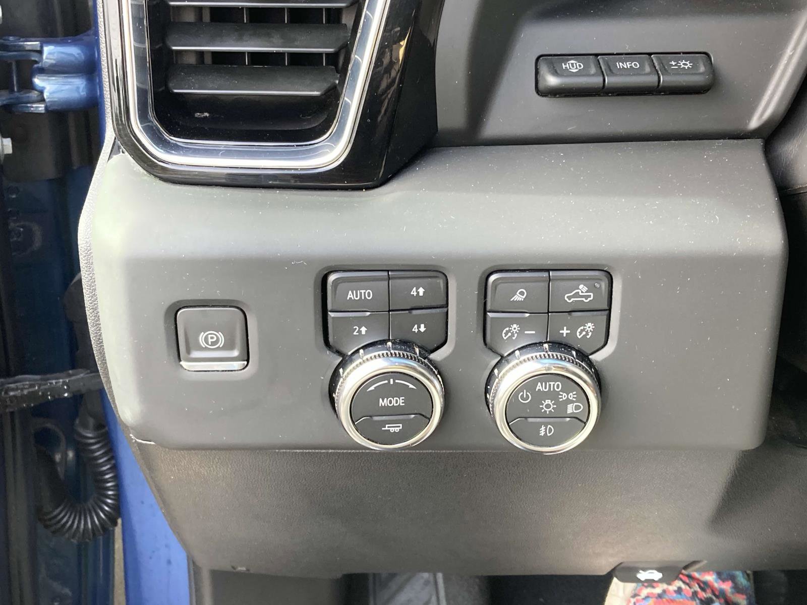 Used 2024 GMC Sierra 2500 Denali Ultimate image 18