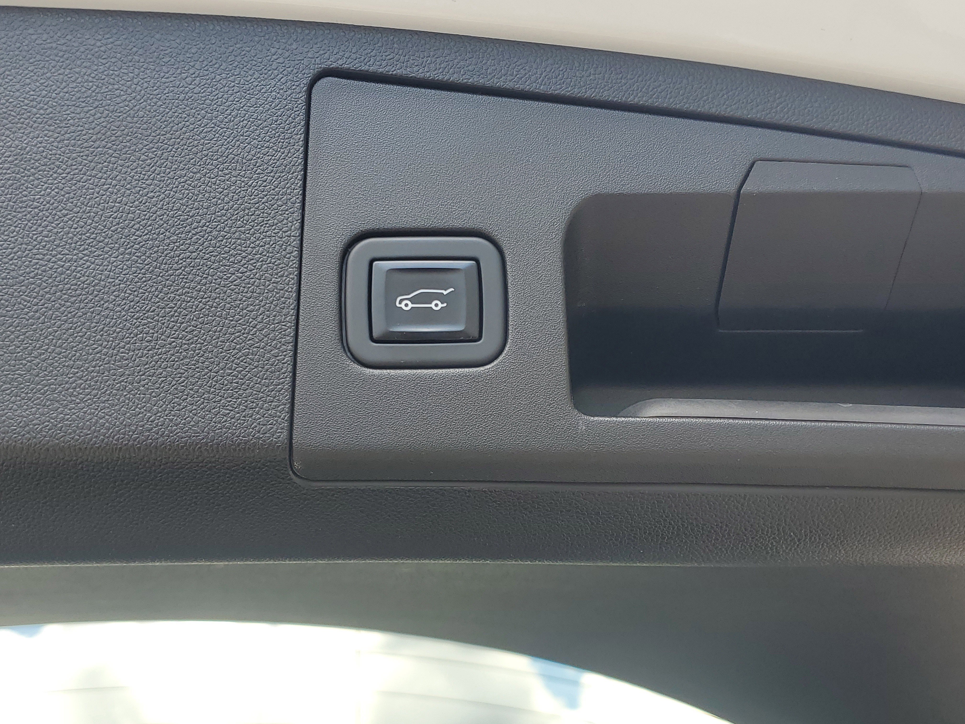 Used 2022 Cadillac XT4 Sport w/ Cold Weather Package image 10