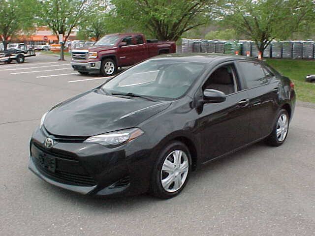 Used 2017 Toyota Corolla LE FWD image 4