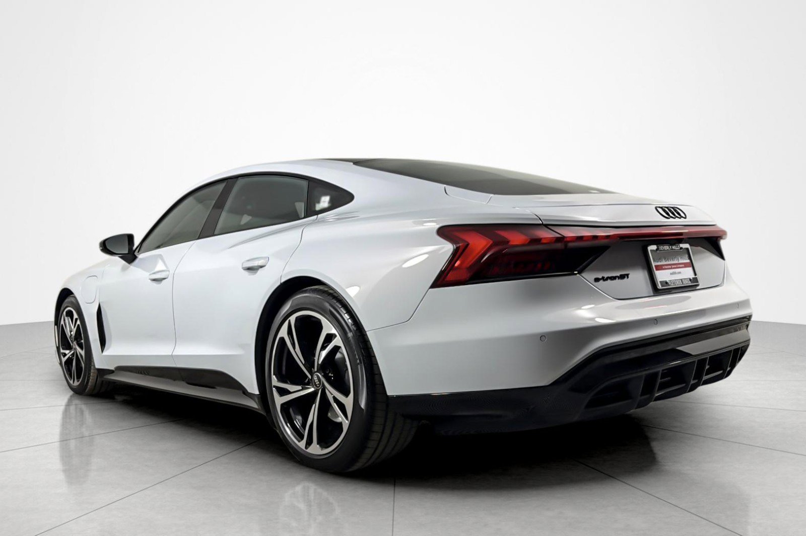 Used 2024 Audi e-tron GT Premium Plus image 3