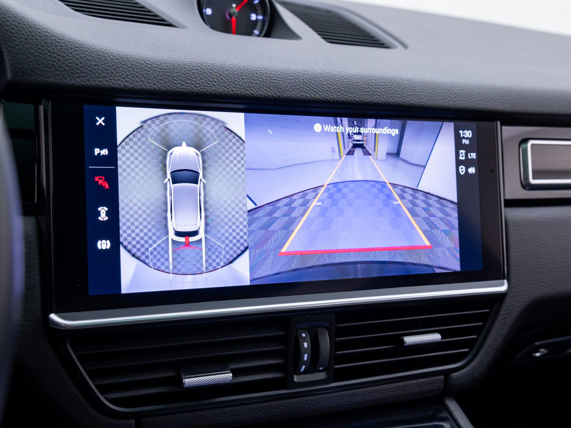 Certified 2023 Porsche Cayenne Platinum Edition image 24