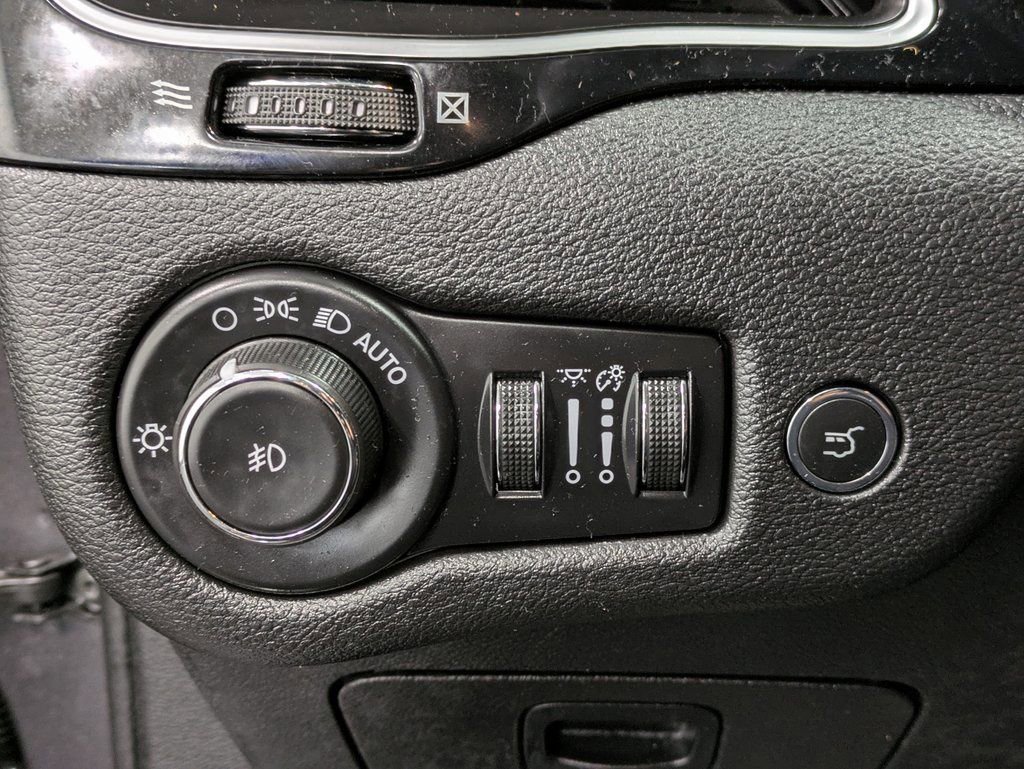 Used 2019 Jeep Cherokee Latitude Plus image 21