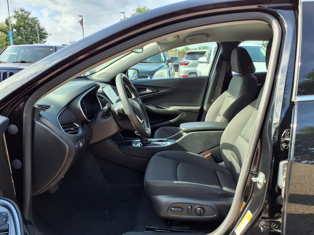 Used 2025 Chevrolet Malibu LT FWD image 19