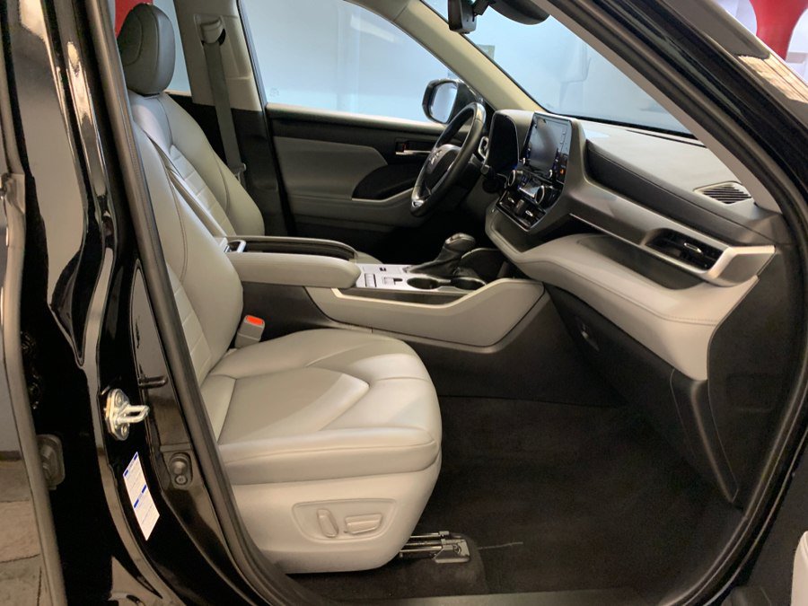 Used 2021 Toyota Highlander XLE AWD/4WD image 62