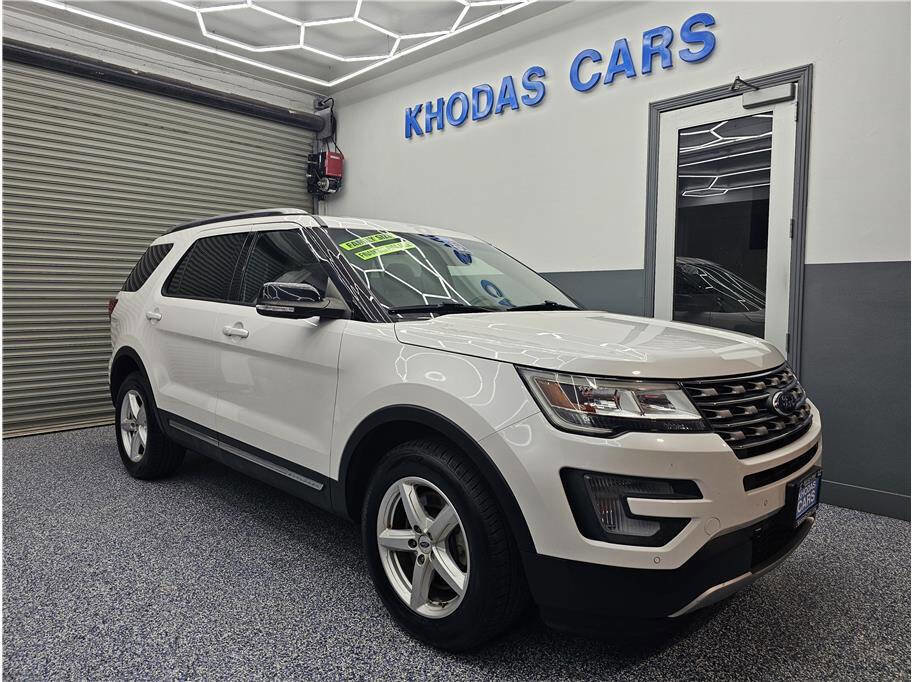Used 2016 Ford Explorer XLT w/ Equipment Group 202A image 7