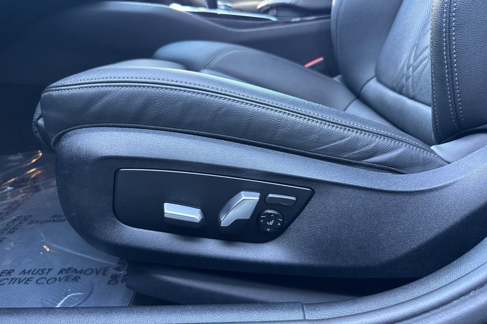 Used 2023 BMW 530e w/ Convenience Package image 13