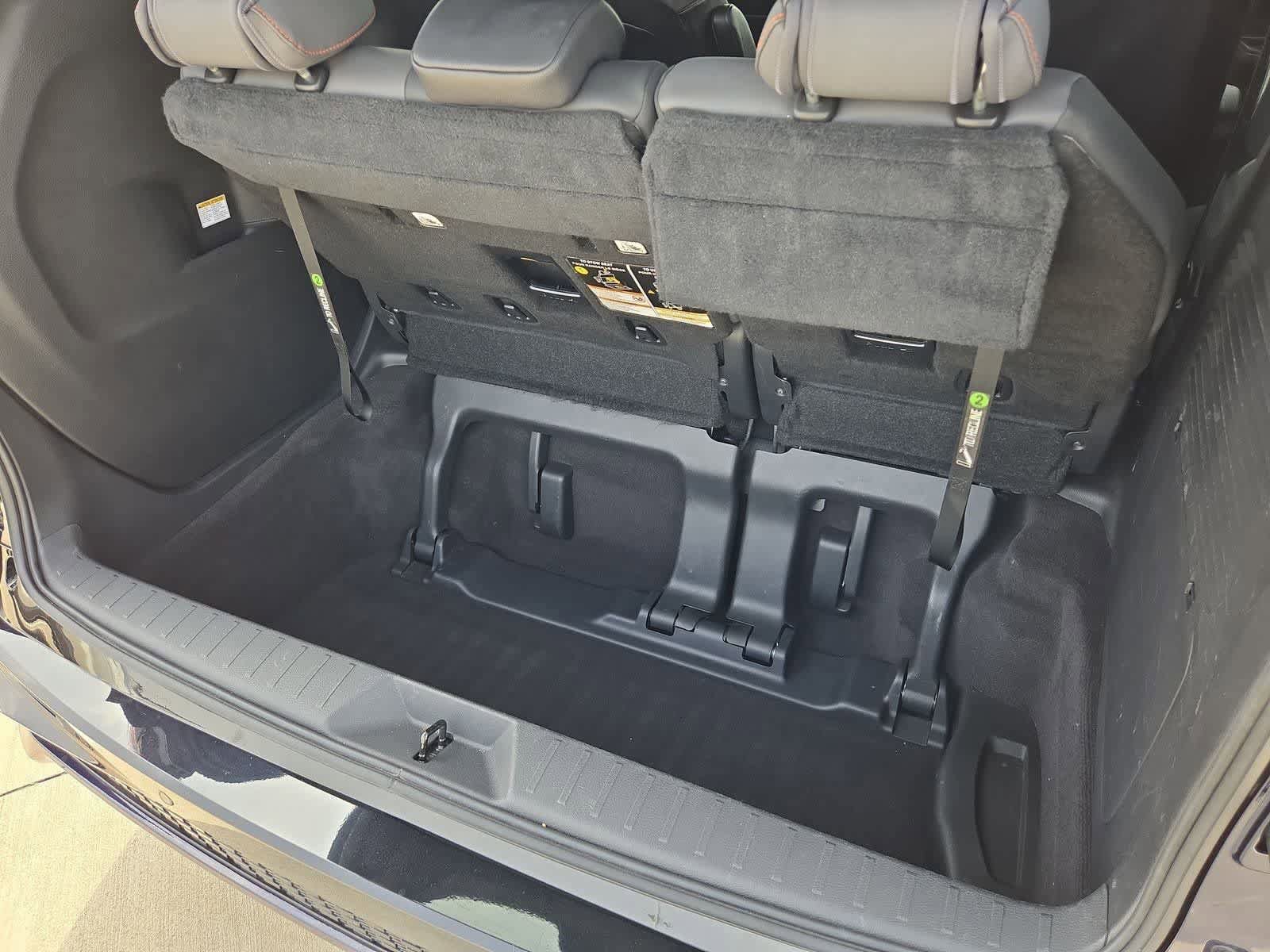 Used 2022 Toyota Sienna XSE FWD image 34