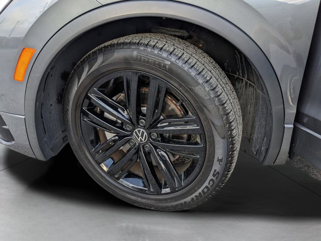 Certified 2022 Volkswagen Tiguan SE R-Line image 34