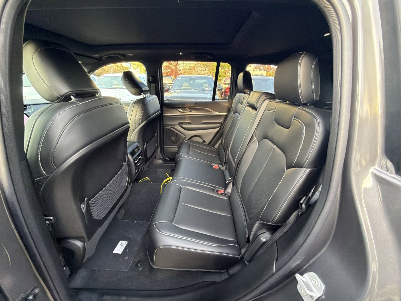 New 2025 Jeep Grand Cherokee Limited w/ Luxury Tech Group II image 25