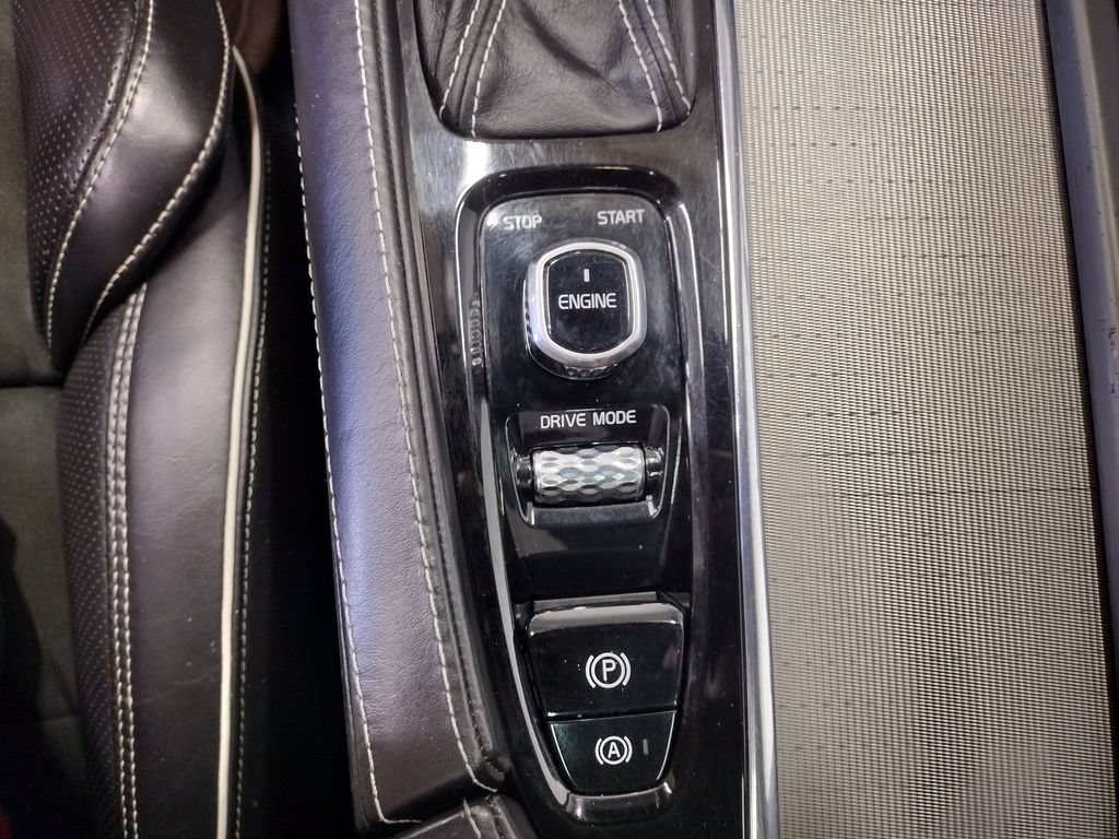 Used 2016 Volvo XC90 T6 R-Design w/ Vision Package AWD/4WD image 32