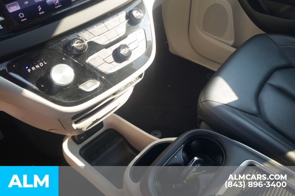Used 2024 Chrysler Pacifica Touring-L FWD image 9