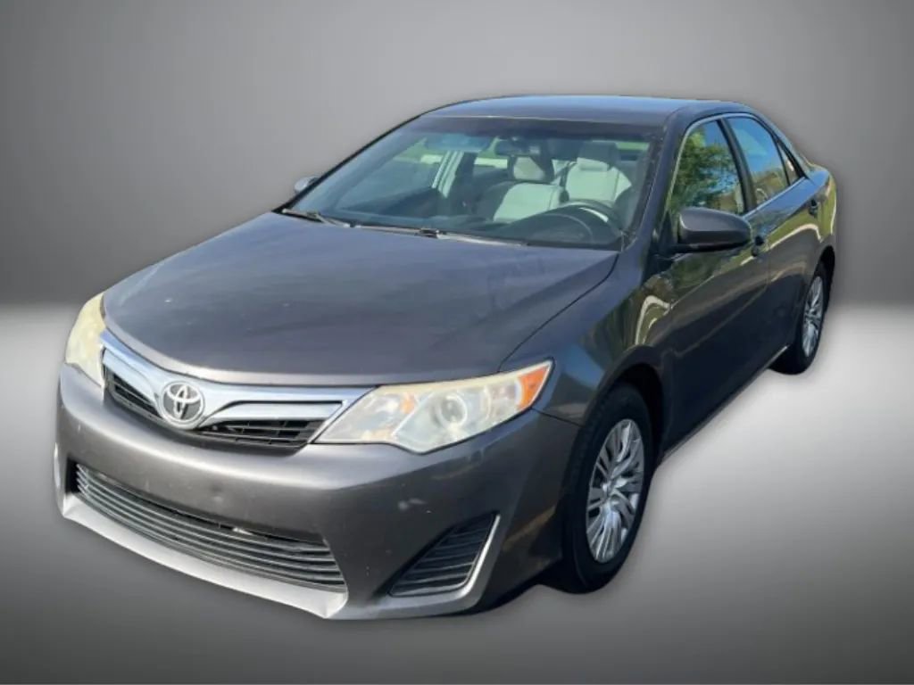 Used 2014 Toyota Camry LE FWD image 1