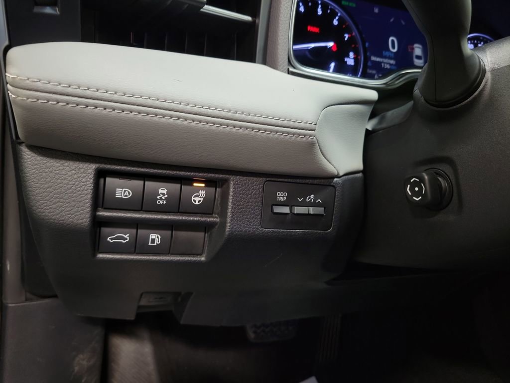 Used 2019 Toyota Avalon XLE image 22