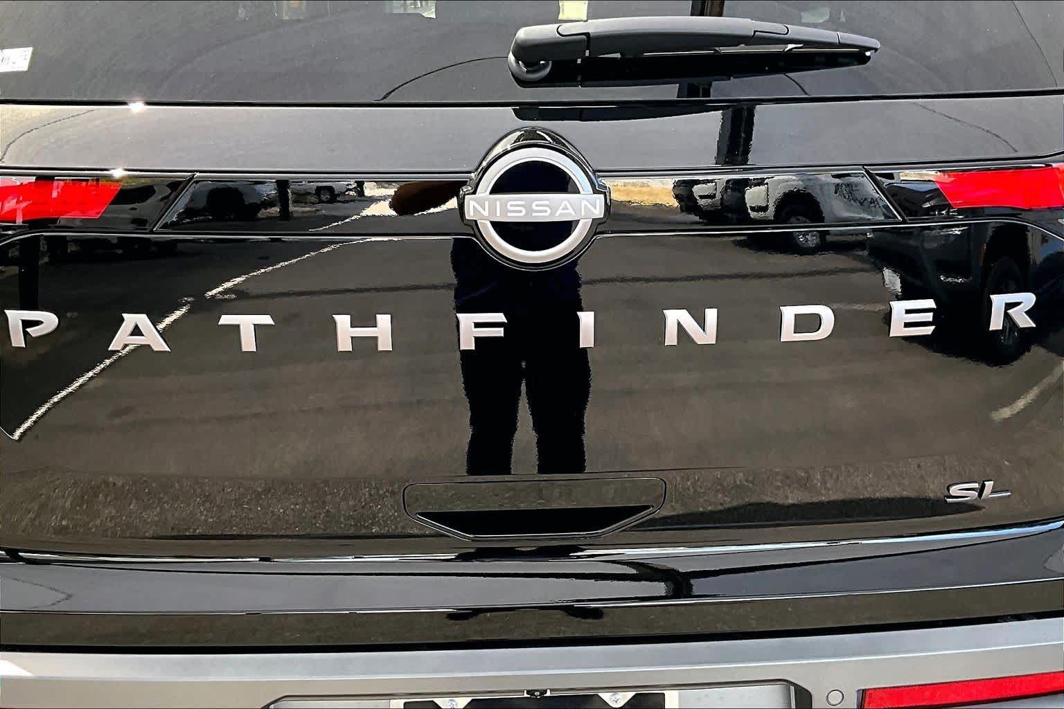 New 2026 Nissan Pathfinder SL FWD image 8