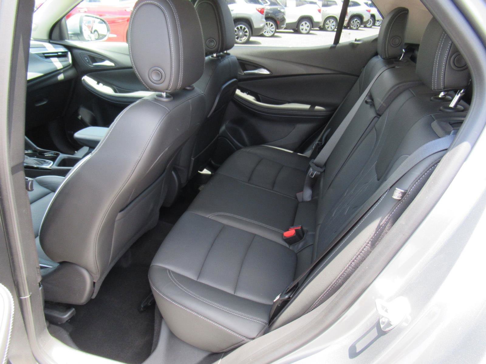Used 2025 Buick Encore GX Avenir w/ Avenir Technology Package AWD/4WD image 31