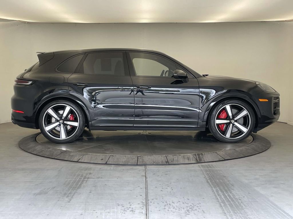 Used 2025 Porsche Cayenne Turbo AWD/4WD image 8