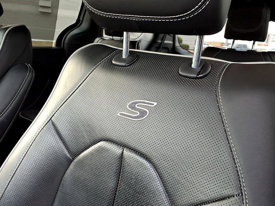 Used 2023 Chrysler Pacifica Limited w/ S Appearance Package image 20