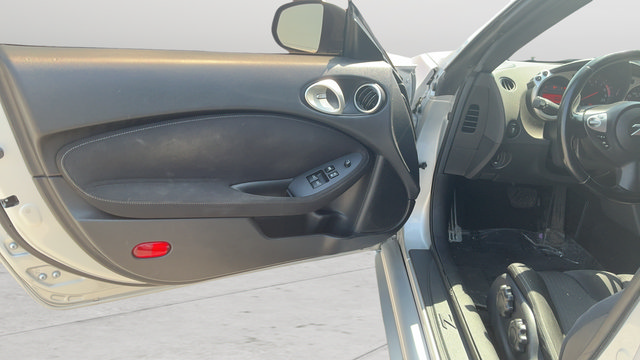 Used 2020 Nissan 370Z Coupe RWD image 16