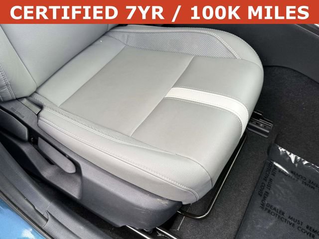 Used 2025 Toyota Camry SE w/ Convenience Package FWD image 9