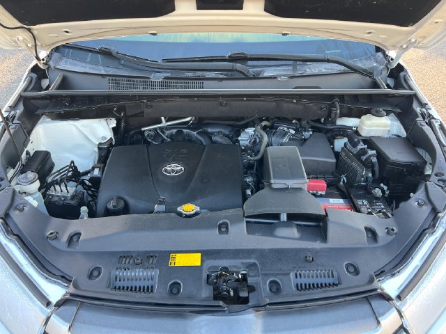 Used 2017 Toyota Highlander XLE AWD/4WD image 29