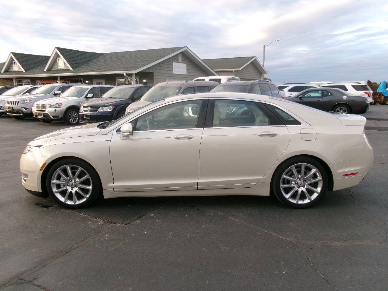 Used 2015 Lincoln MKZ Base 4dr Sedan w/ Equipment Group 102A Reserve image 7
