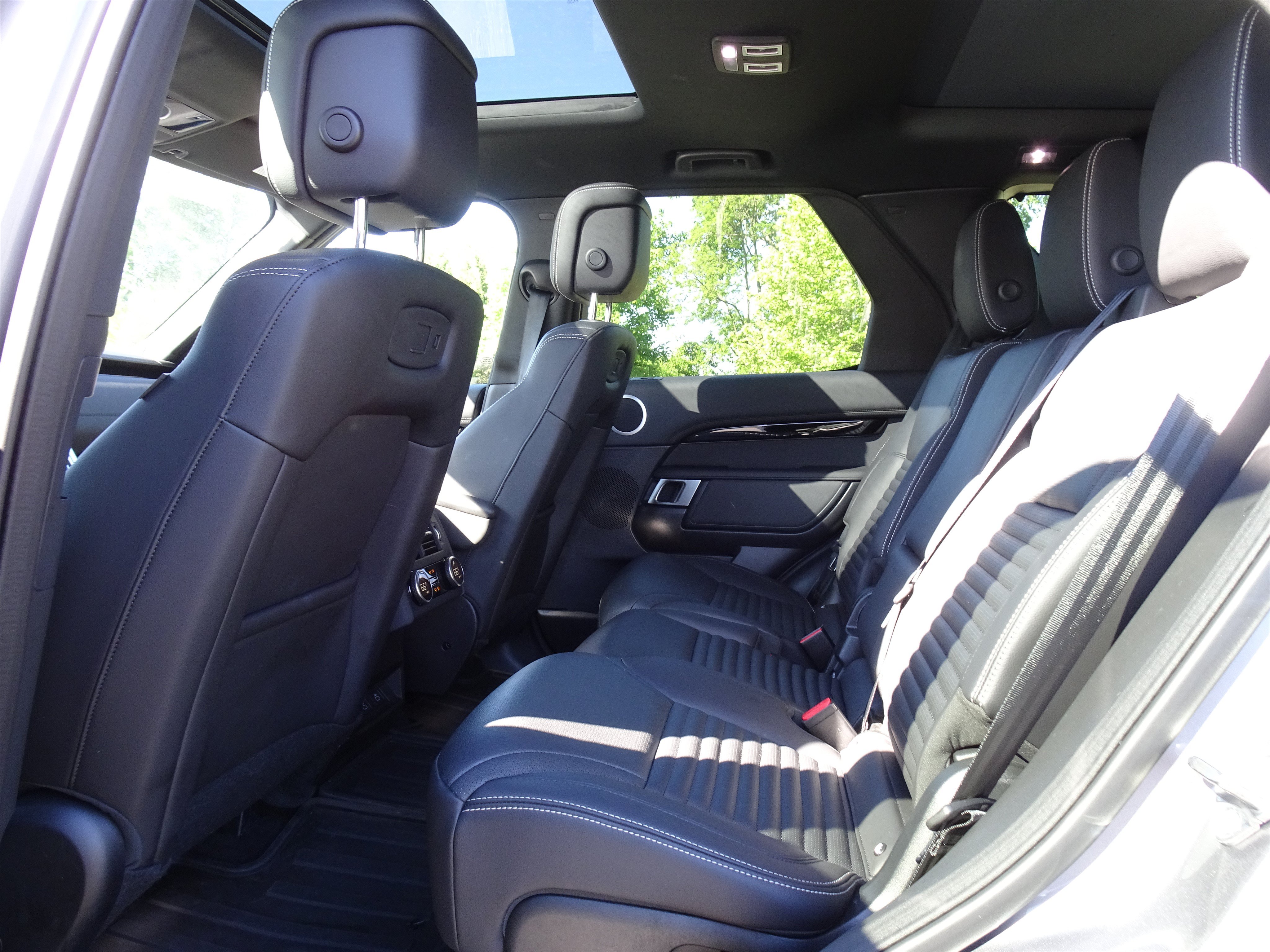 Certified 2025 Land Rover Discovery S AWD/4WD image 20