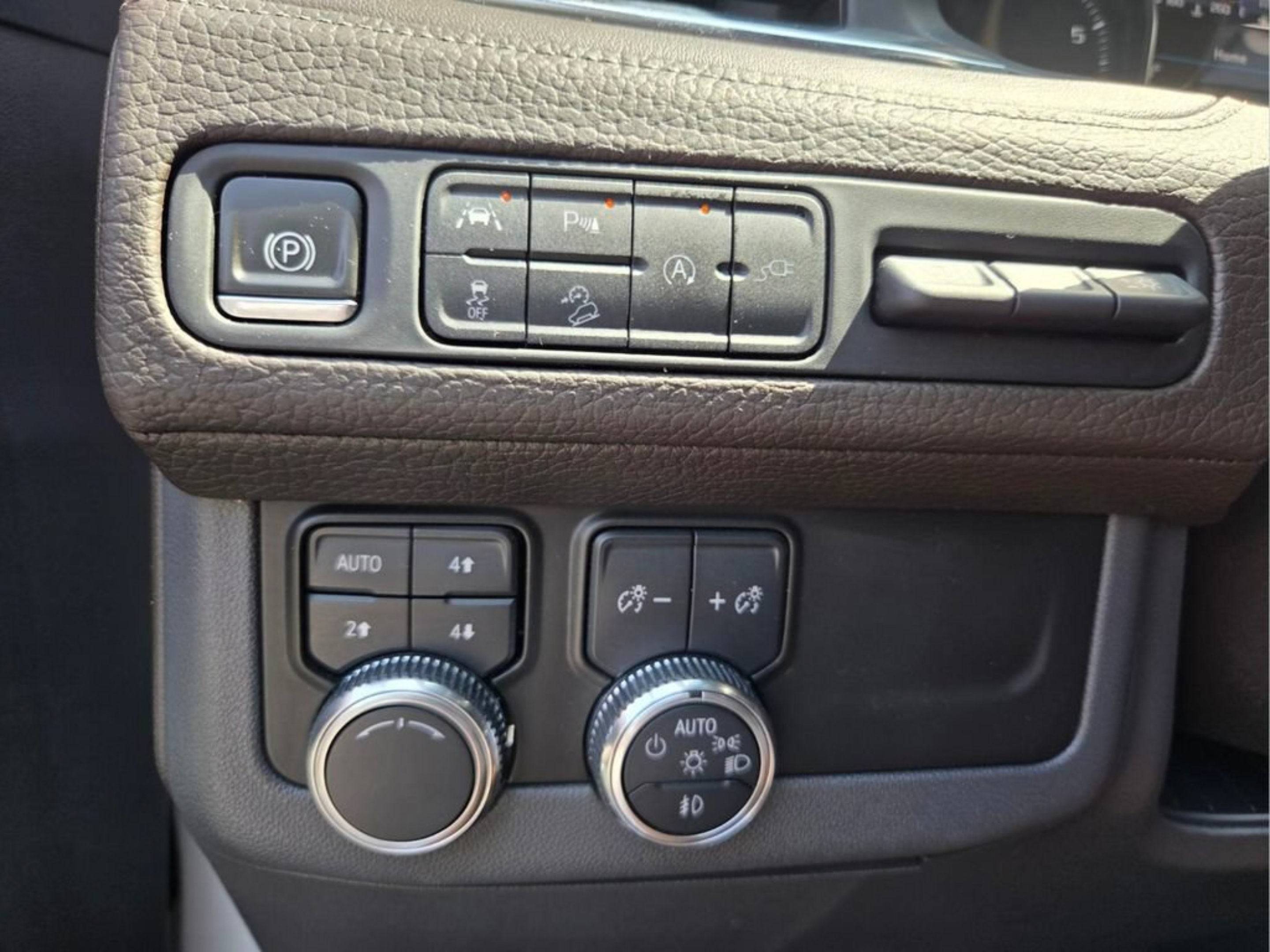 Used 2021 GMC Yukon XL Denali AWD/4WD image 26