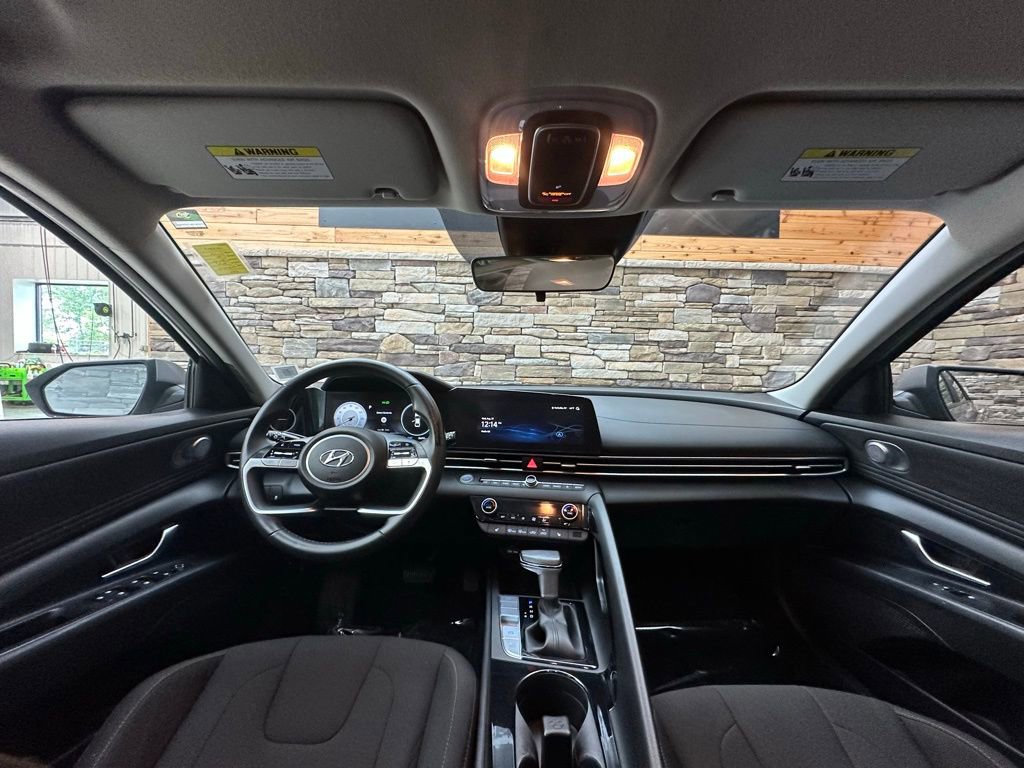 Used 2023 Hyundai Elantra SEL w/ Convenience Package image 15