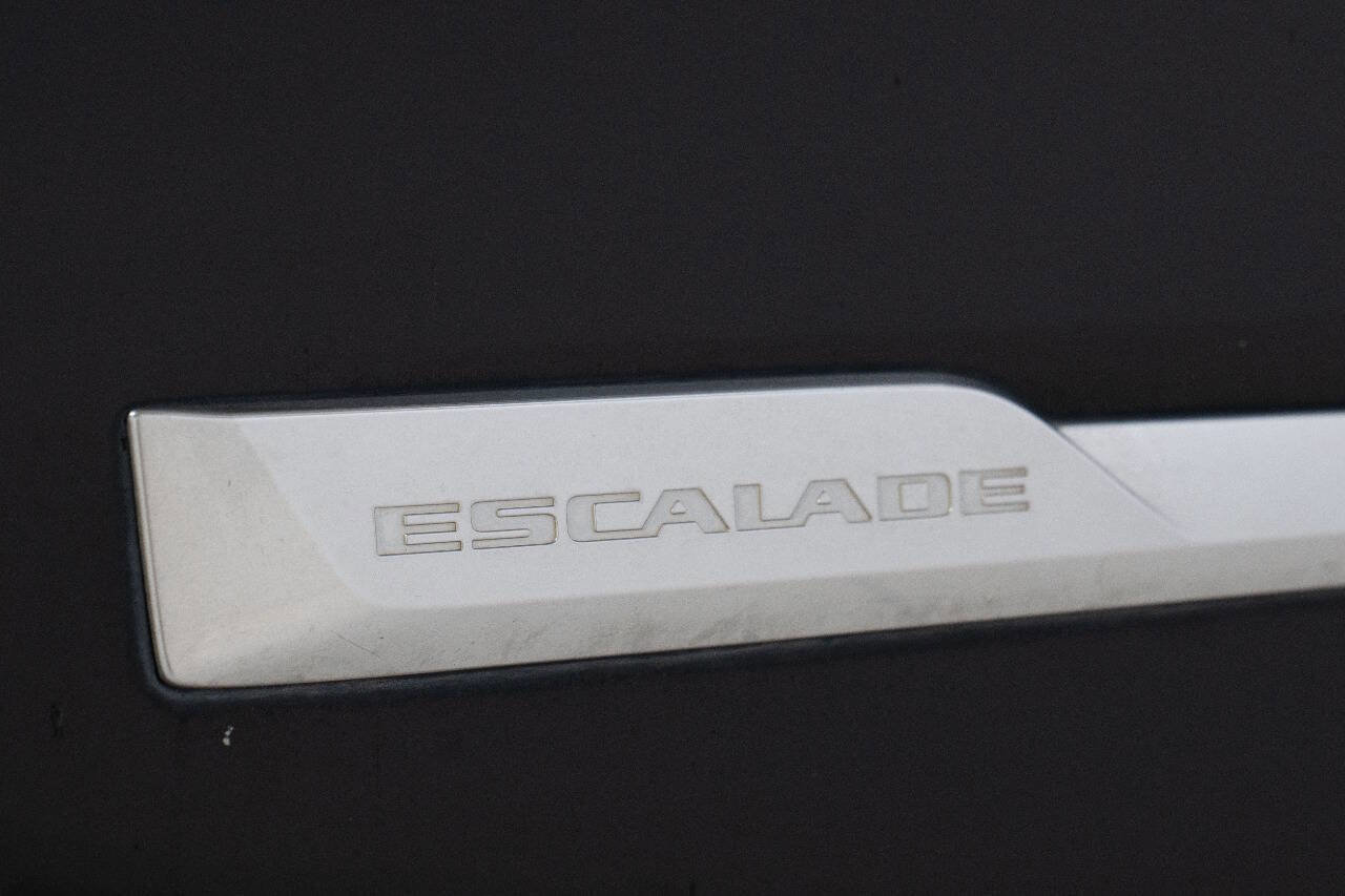 Used 2020 Cadillac Escalade Premium Luxury AWD/4WD image 15