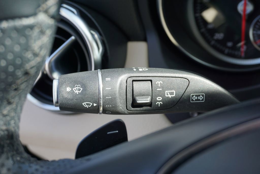 Used 2019 Mercedes-Benz GLA 250 4MATIC image 16