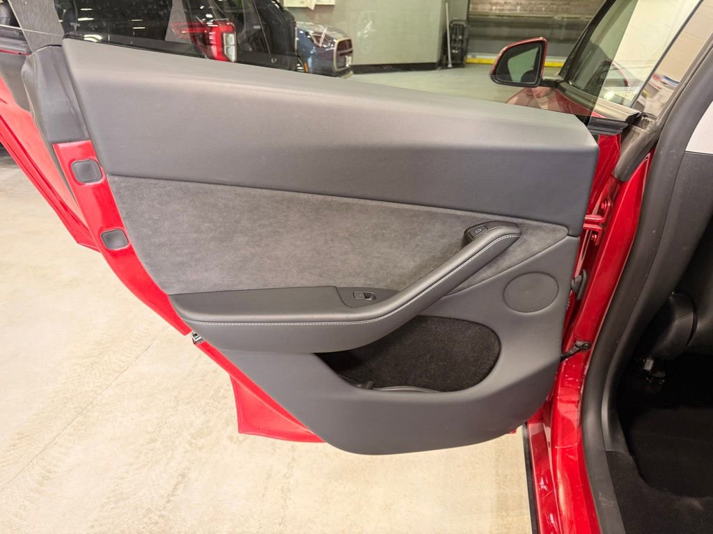 Used 2024 Tesla Model Y Long Range image 17
