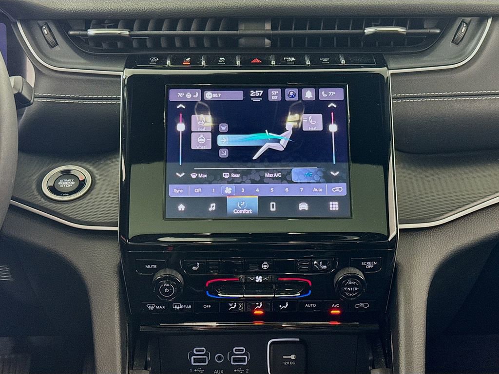 Used 2023 Jeep Grand Cherokee Altitude image 15