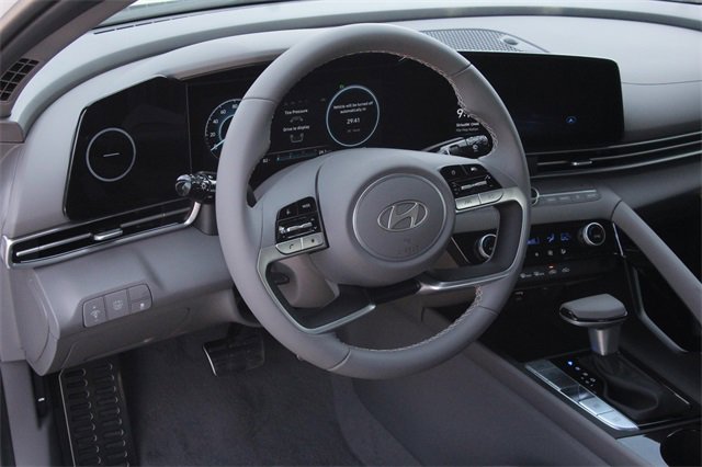 Certified 2025 Hyundai Elantra SEL image 8