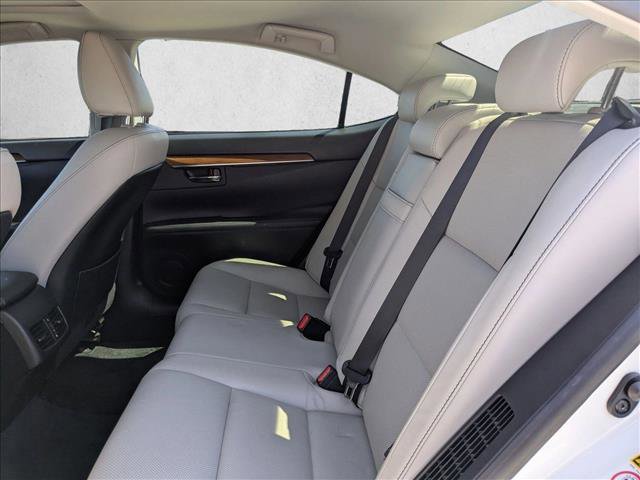 Used 2015 Lexus ES 300h w/ Navigation System Package image 20