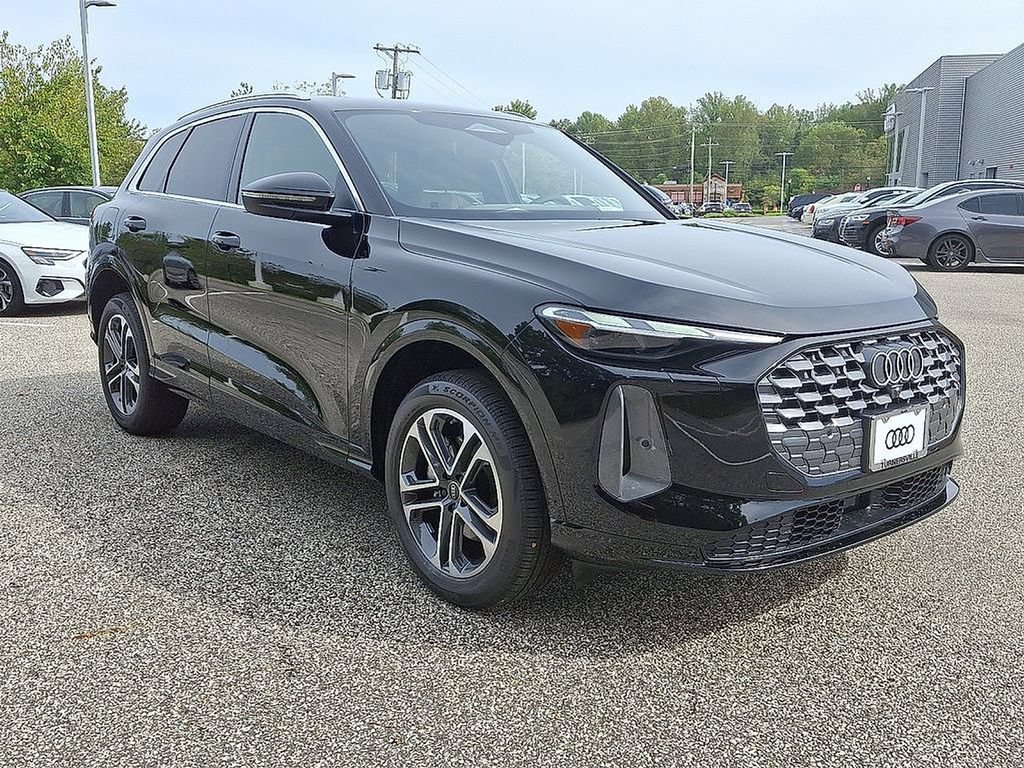 Used 2025 Audi Q5 Premium w/ Convenience Package AWD/4WD image 2
