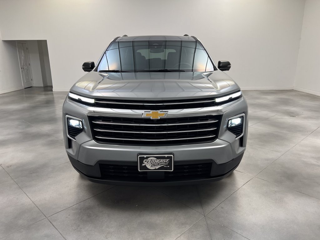 Used 2024 Chevrolet Traverse LT FWD image 3