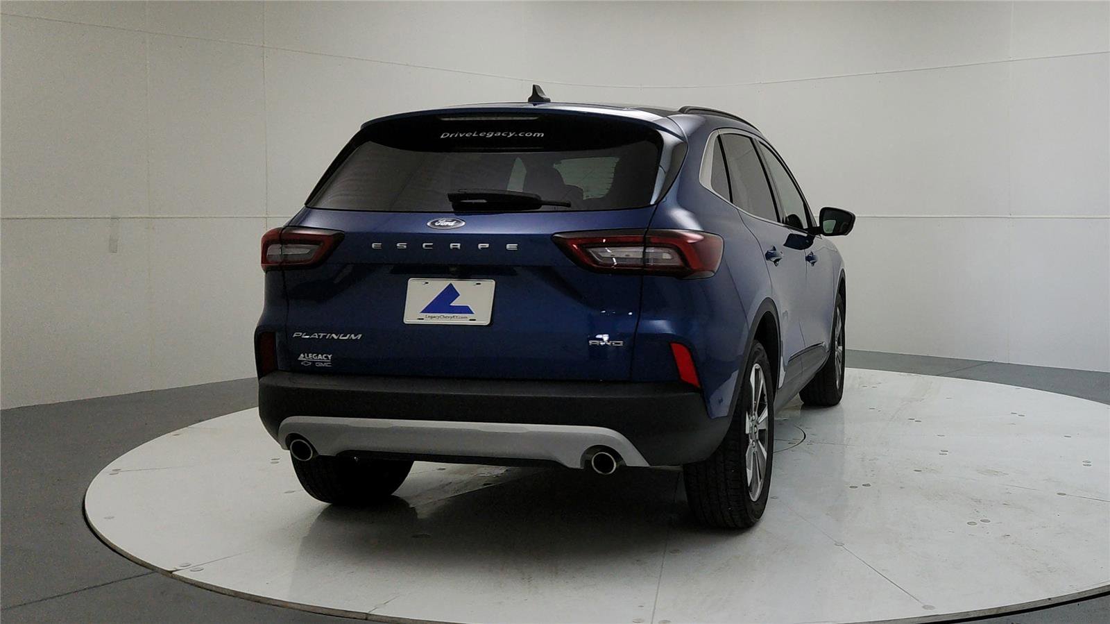 Used 2023 Ford Escape Platinum w/ Premium Technology Package image 6