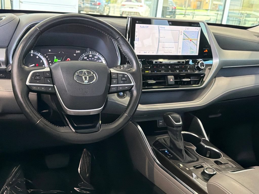 Used 2022 Toyota Highlander Platinum AWD/4WD image 32