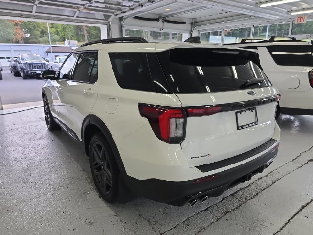 Used 2025 Ford Explorer ST AWD/4WD image 3