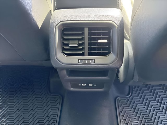 Used 2026 Volkswagen Taos SEL AWD/4WD image 6