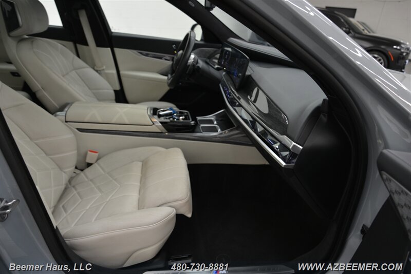 Used 2023 BMW 760i xDrive w/ Executive Package AWD/4WD image 14